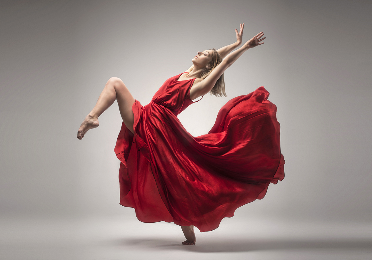 Танцовщица В Красном Платье